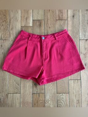 Kendall Lane Red High-Waist Shorts - Size Medium